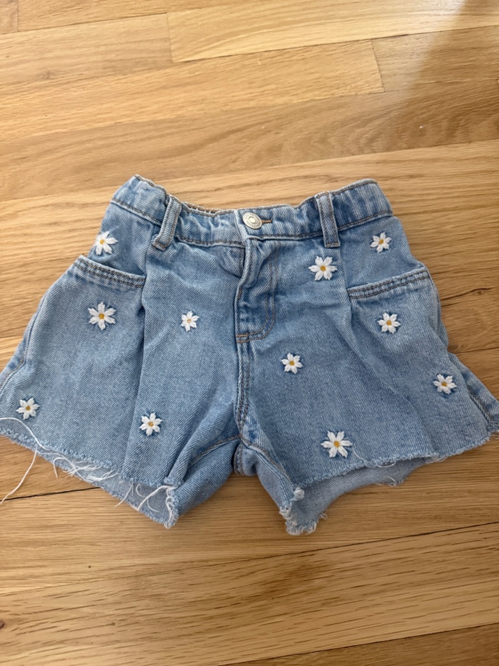 Zara Embroidered Daisy Light Wash Denim Toddler Girl 2T Shorts